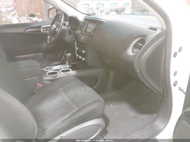 Nissan Pathfinder Sv Image 17