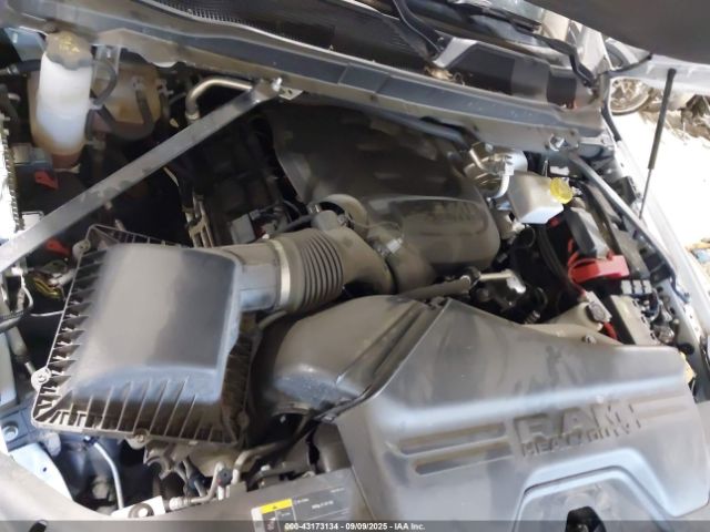 Ram 2500 Tradesman  4x4 8' Box Image 3