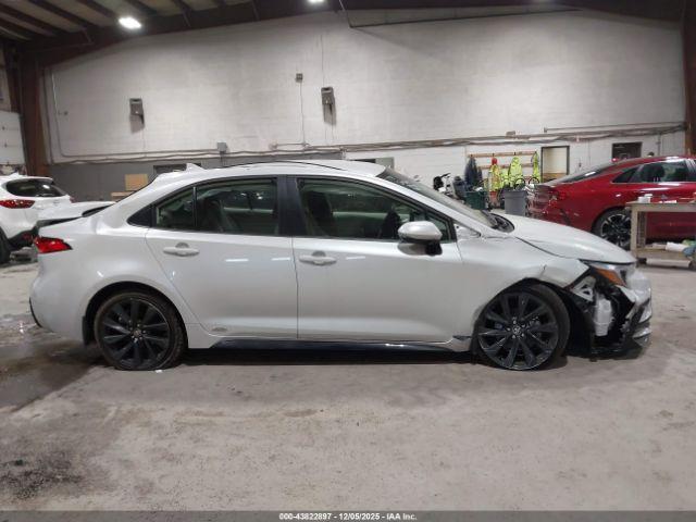 Toyota Corolla Hybrid Se Image 12