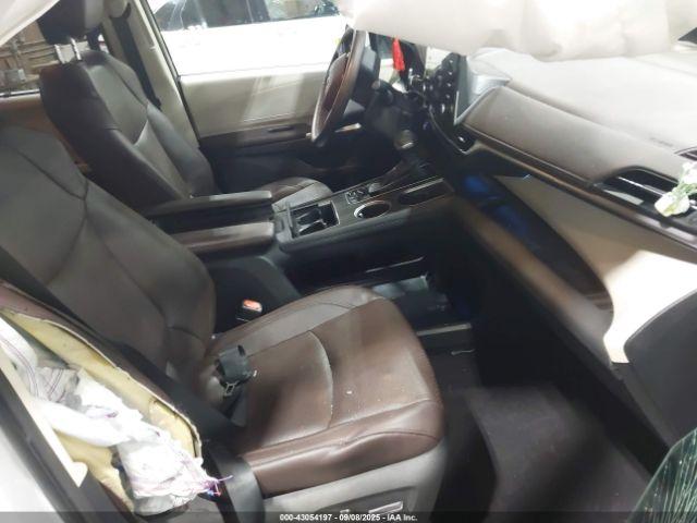 Toyota Sienna Platinum Image 9