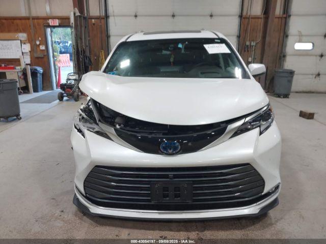 Toyota Sienna Platinum Image 11