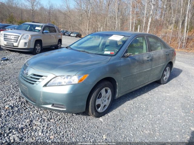 Toyota Camry Le Image 9