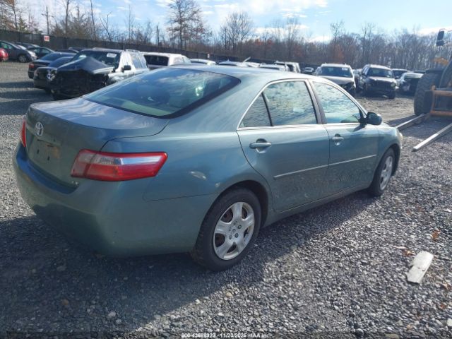 Toyota Camry Le Image 10