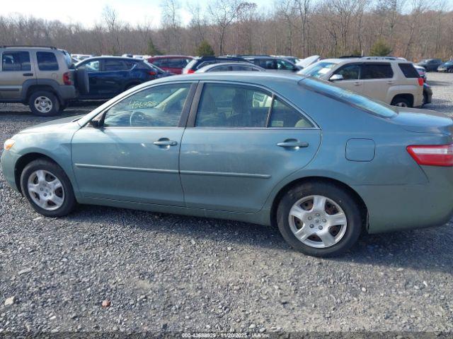 Toyota Camry Le Image 7