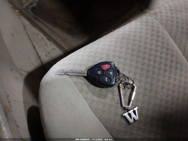 Toyota Camry Le Image 11