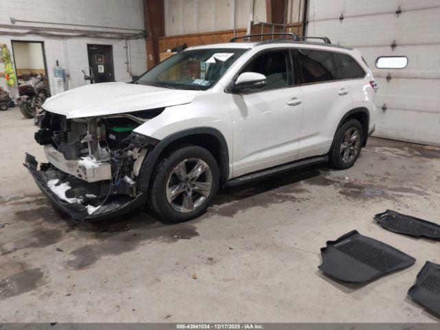 Toyota Highlander Limited Platinum Image 8