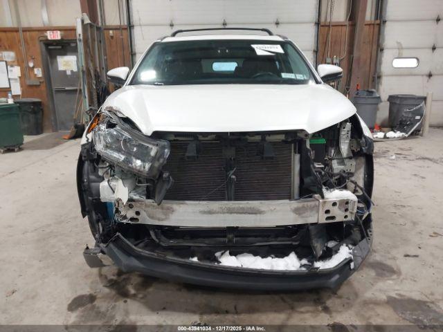 Toyota Highlander Limited Platinum Image 5