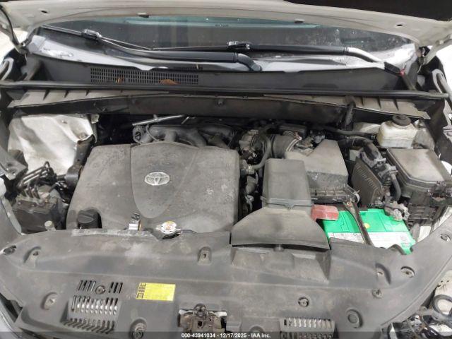 Toyota Highlander Limited Platinum Image 9