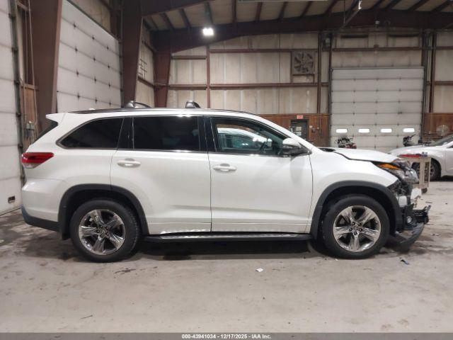 Toyota Highlander Limited Platinum Image 7