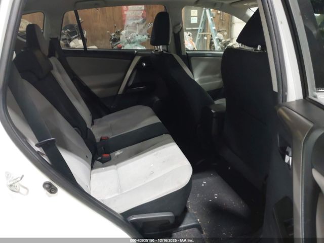 Toyota RAV4 Xle Image 9