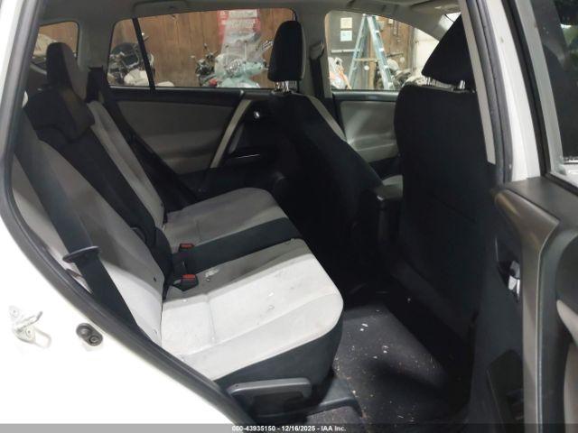 Toyota RAV4 Xle Image 9