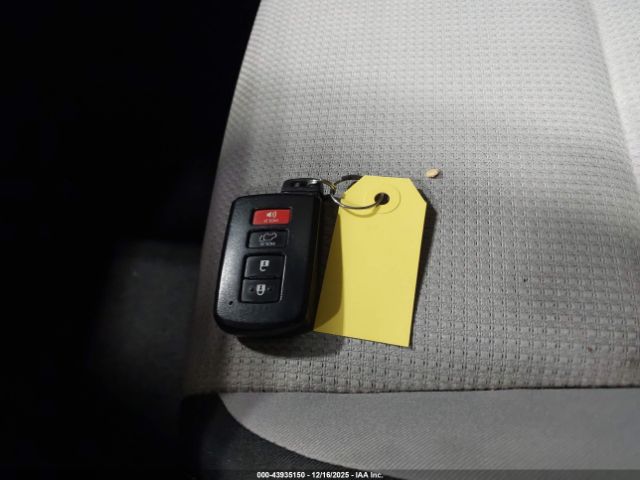 Toyota RAV4 Xle Image 2