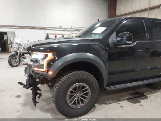 Ford F-150 Raptor Image 15