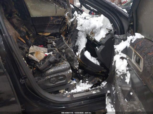 Ford Explorer Limited Image 14