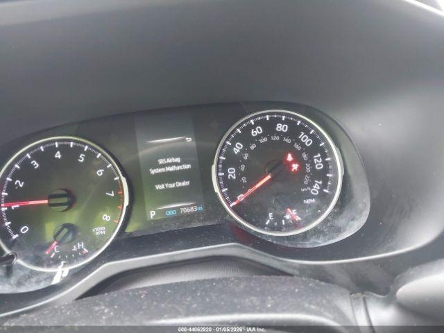 Toyota RAV4 Le Image 10