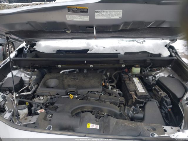 Toyota RAV4 Le Image 11