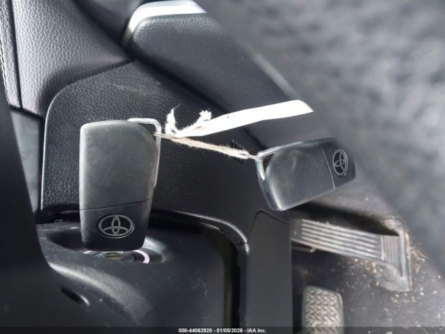 Toyota RAV4 Le Image 14