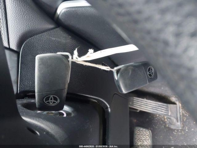 Toyota RAV4 Le Image 14