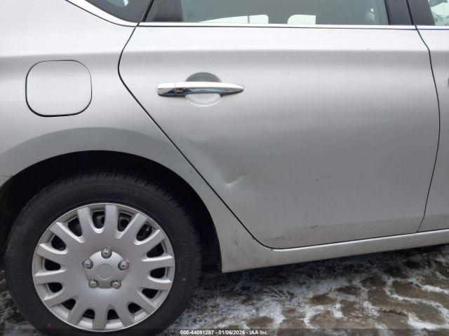 Nissan Sentra Image 9