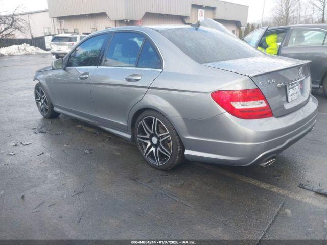 Mercedes-Benz C-Class Sport Image 9