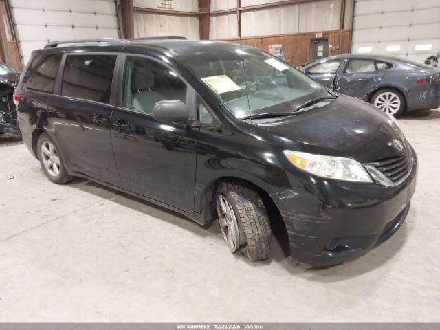 Toyota Sienna Le V6 Image 1