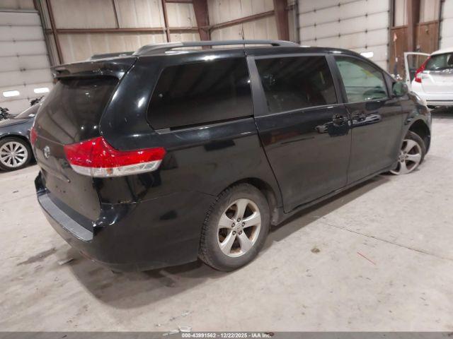 Toyota Sienna Le V6 Image 10