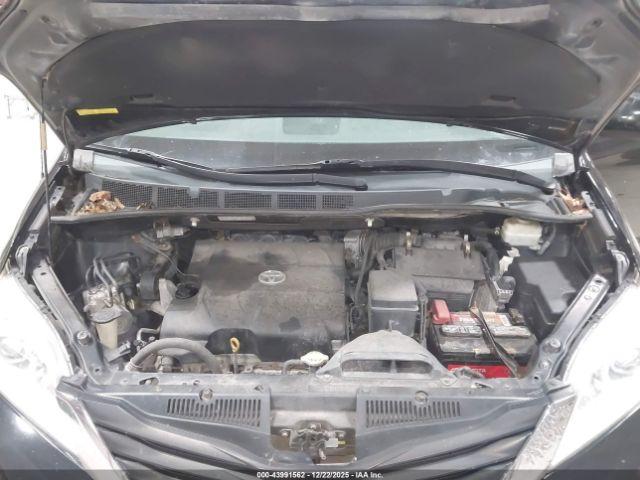 Toyota Sienna Le V6 Image 11