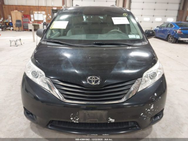 Toyota Sienna Le V6 Image 9