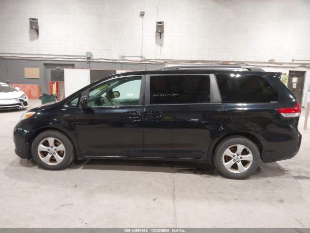Toyota Sienna Le V6 Image 16