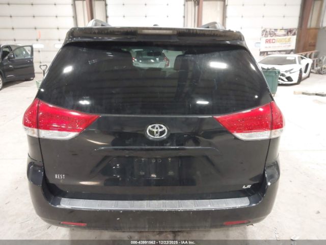 Toyota Sienna Le V6 Image 13
