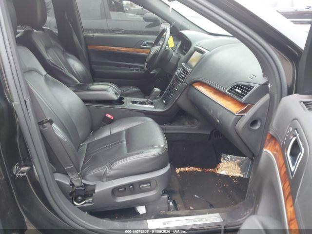 Lincoln MKT Livery Image 7