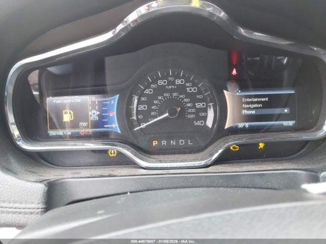 Lincoln MKT Livery Image 6