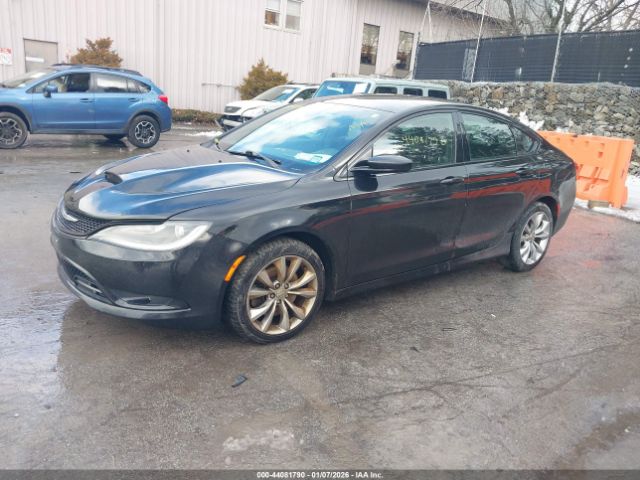 Chrysler 200 S Image 2