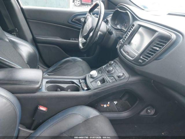 Chrysler 200 S Image 5