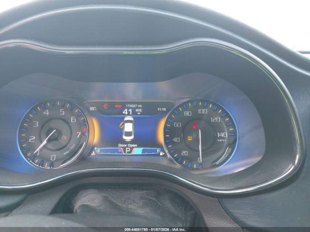 Chrysler 200 S Image 6