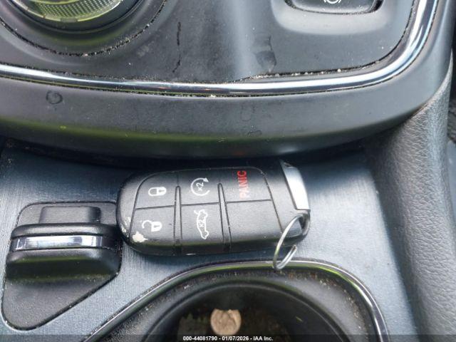 Chrysler 200 S Image 9