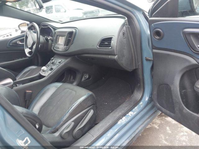 Chrysler 200 S Image 7