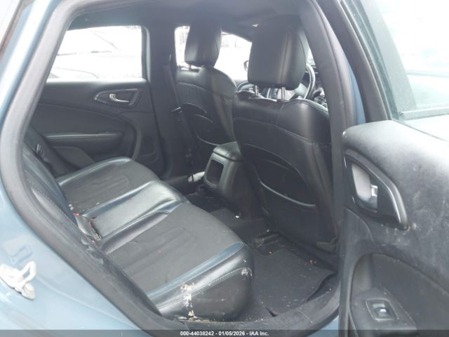 Chrysler 200 S Image 3