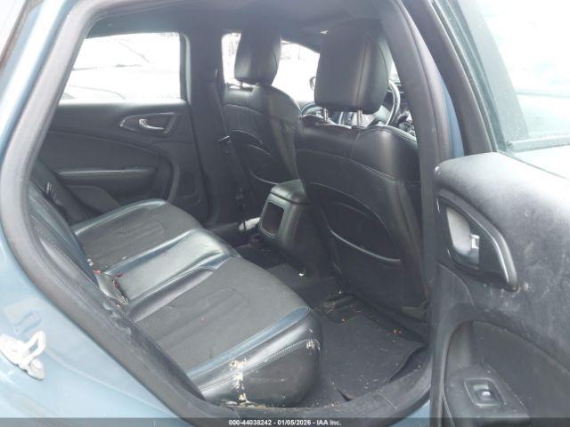 Chrysler 200 S Image 3