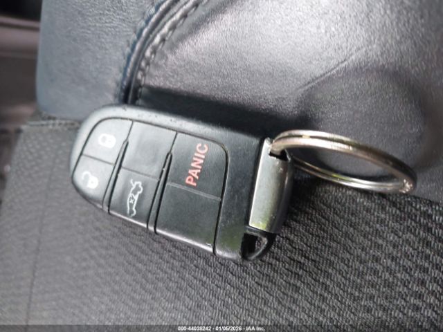 Chrysler 200 S Image 4