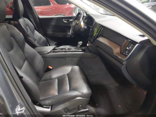 Volvo XC60 T5 Momentum Image 8