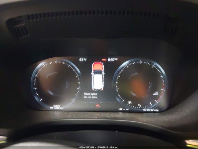 Volvo XC60 T5 Momentum Image 2