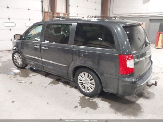 Chrysler Town & Country Limited Image 2