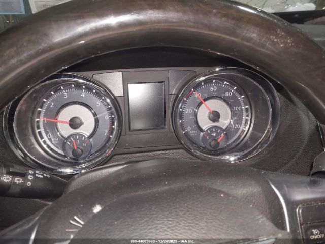 Chrysler Town & Country Limited Image 9