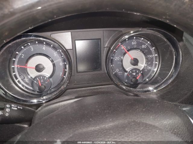 Chrysler Town & Country Limited Image 13