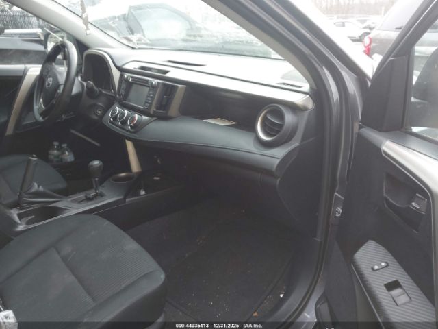 Toyota RAV4 Le Image 3