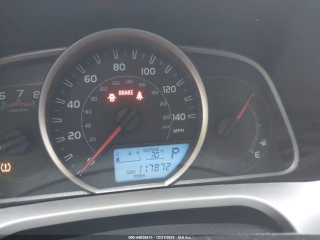 Toyota RAV4 Le Image 6