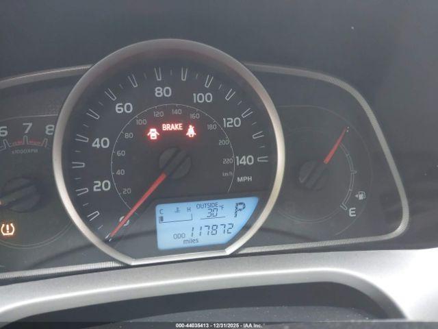 Toyota RAV4 Le Image 6