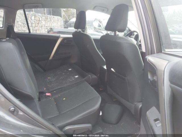 Toyota RAV4 Le Image 11