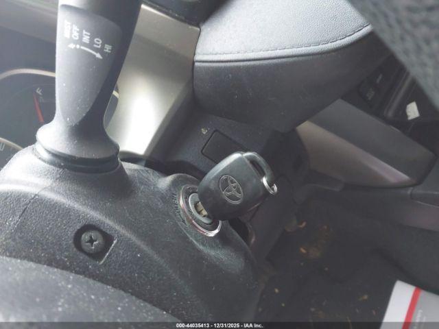 Toyota RAV4 Le Image 16